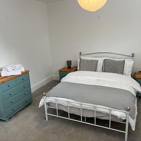 סווינדון 2 Bedroom Cottage In Old Town מראה חיצוני תמונה