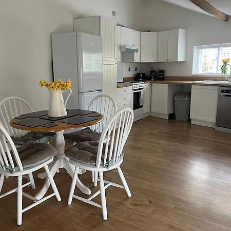 סווינדון 2 Bedroom Cottage In Old Town מראה חיצוני תמונה