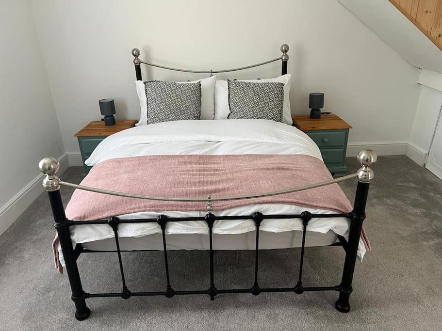 סווינדון 2 Bedroom Cottage In Old Town מראה חיצוני תמונה